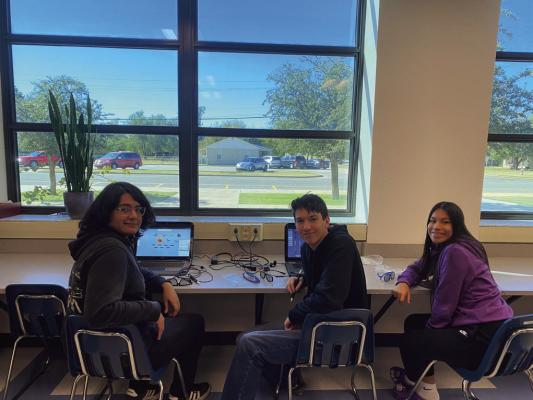 Students experiment with new zSpace 3-D computers